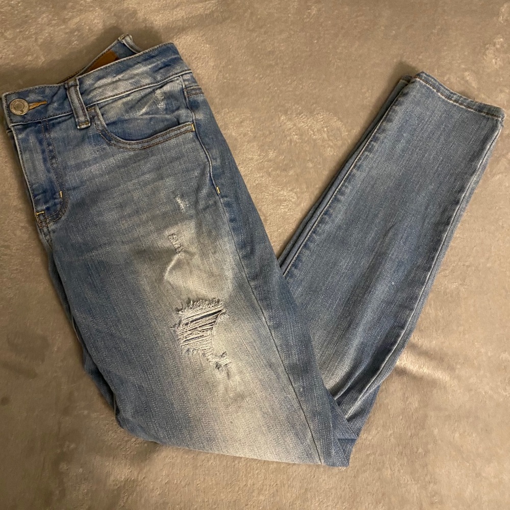 American Eagle Worn/Ripped Jegging Size 8
